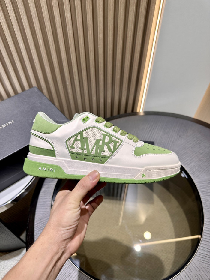 AR1M1 Low-Top Sneaker