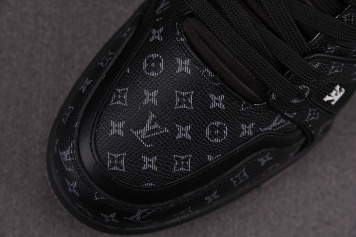 LV TRAINER SNEAKER LOW