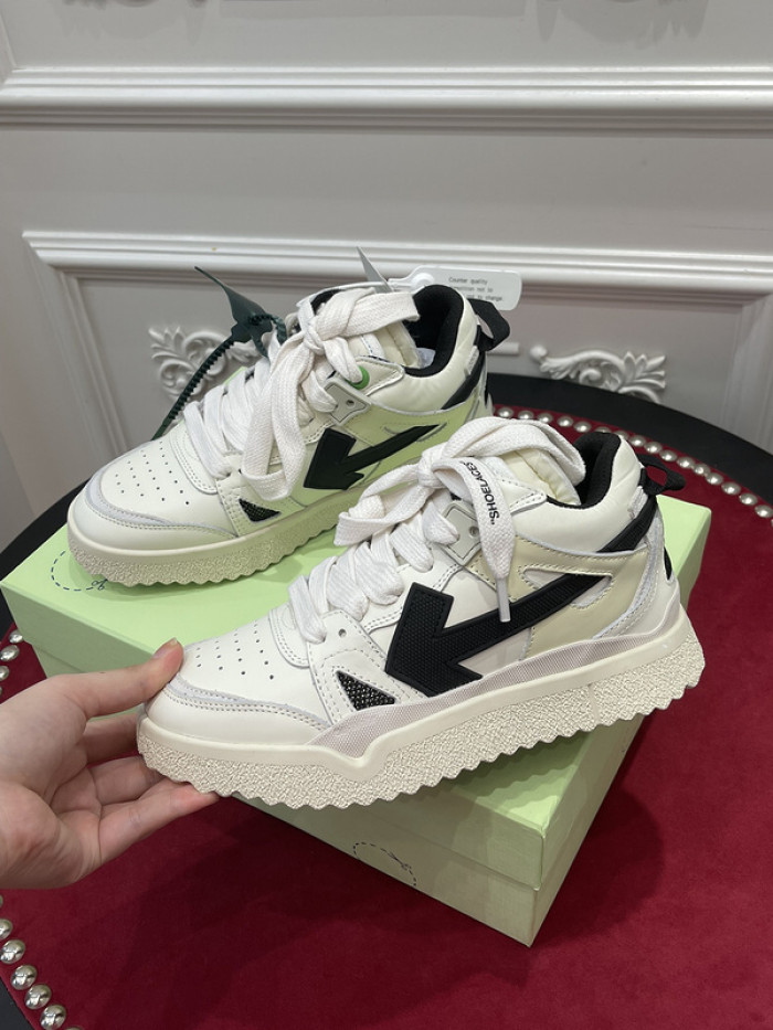 OFF-WHITE SNEAKER