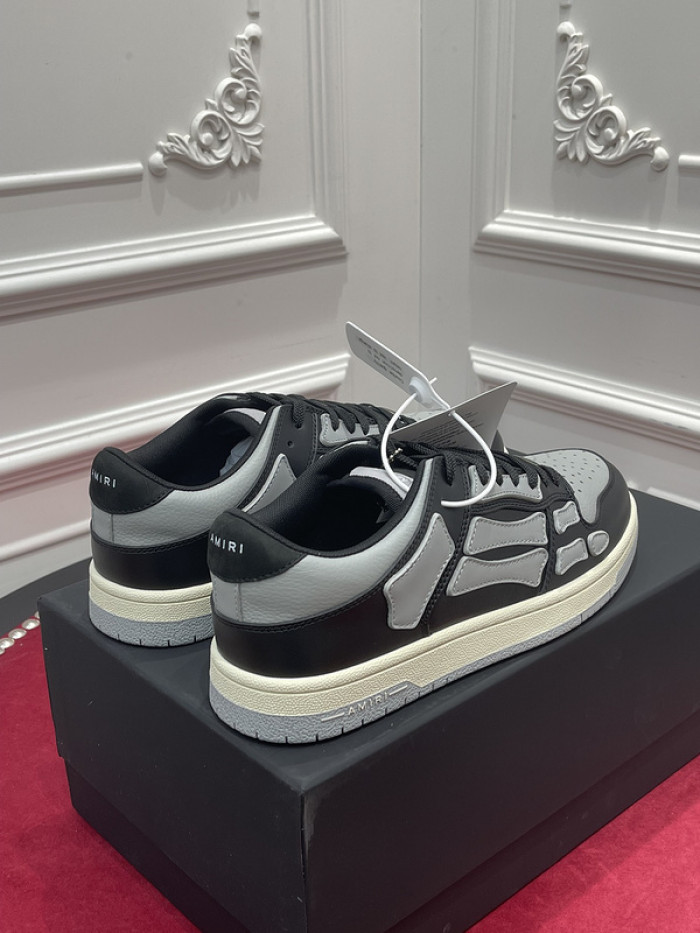AR1M1 Low-Top Sneaker