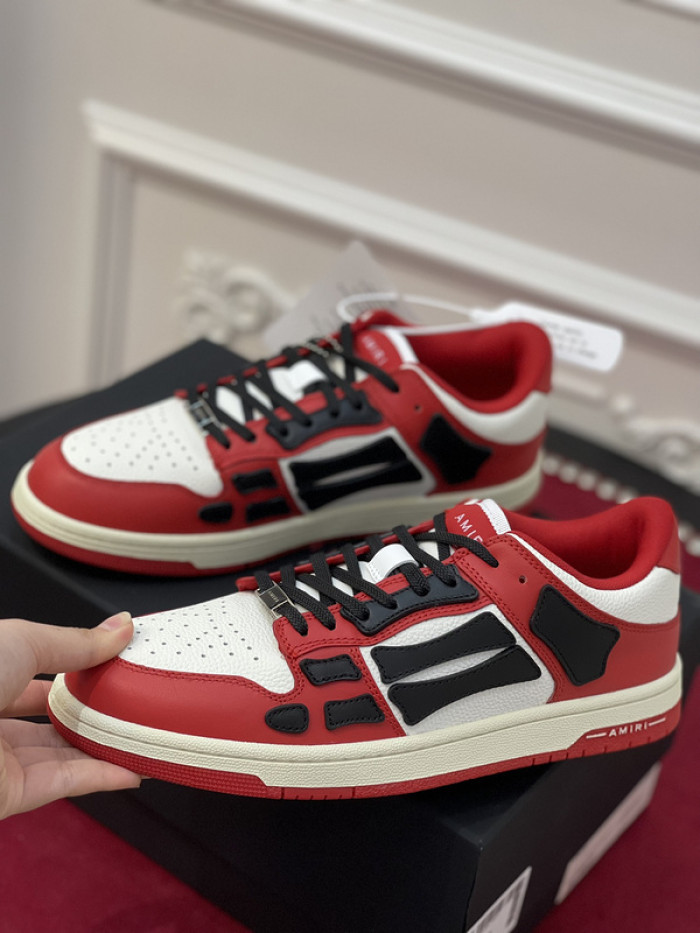 AR1M1 Low-Top Sneaker