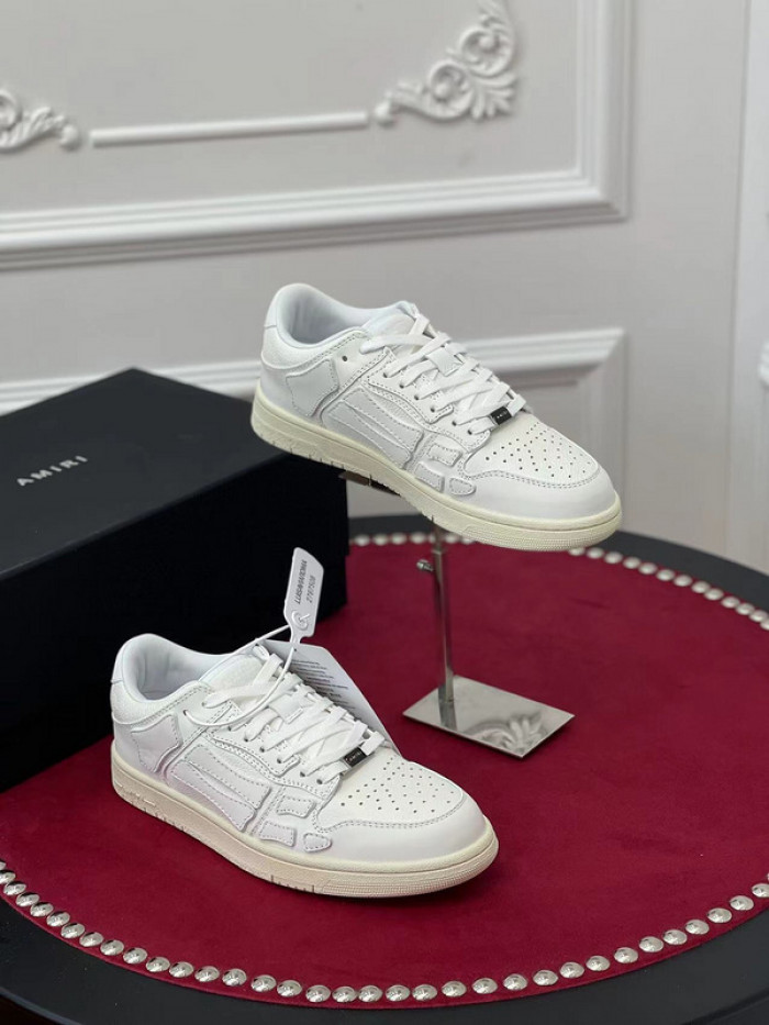 AR1M1 Low-Top Sneaker