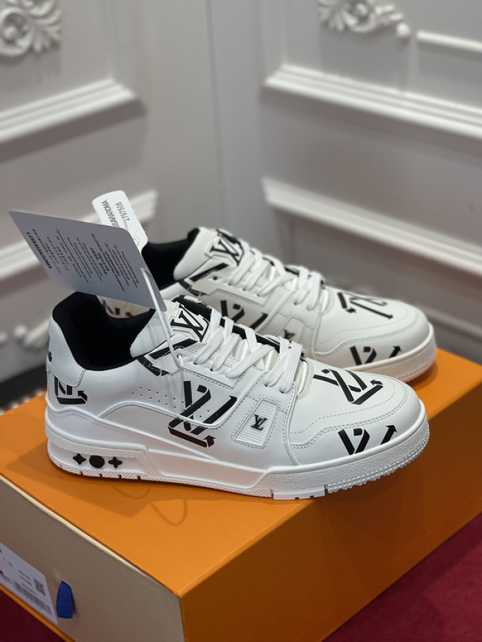 LV TRAINER SNEAKER