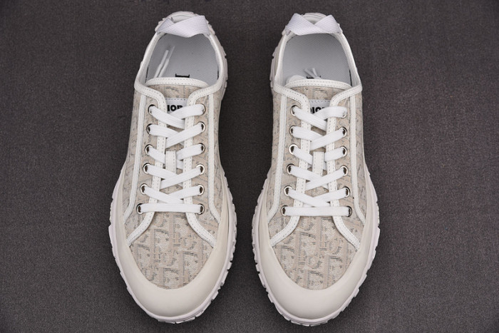 DR B28 Sneakers