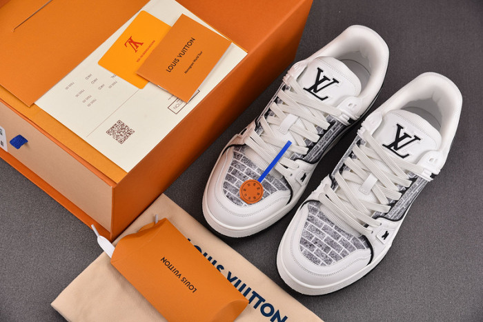 LV TRAINER SNEAKER