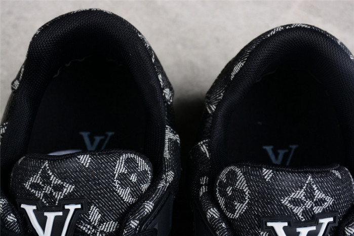 LV TRAINER SNEAKER LOW