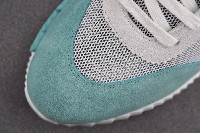 H**mes bouncing sneaker