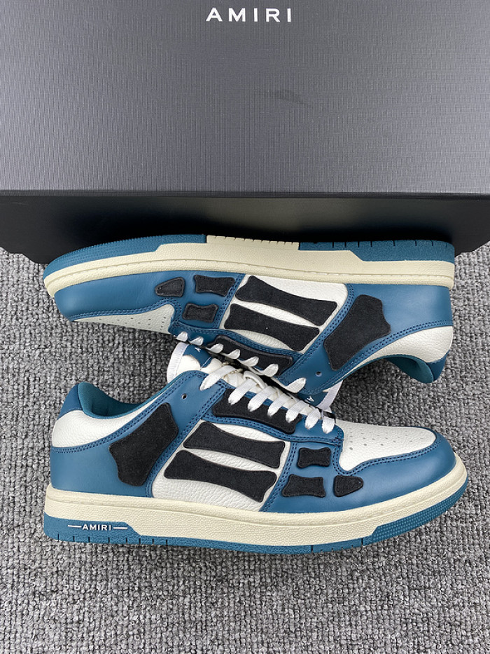 AR1M1 Low-Top Sneaker