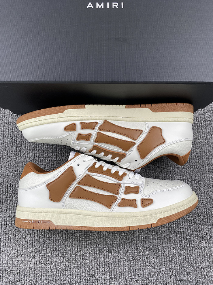 AR1M1 Low-Top Sneaker