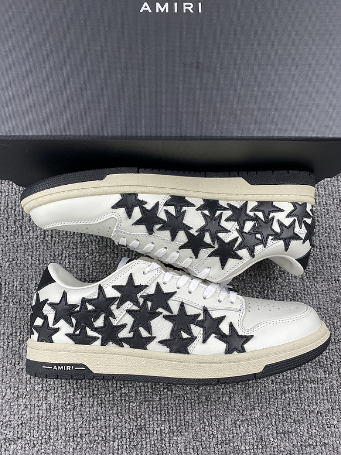 AR1M1 Low-Top Sneaker
