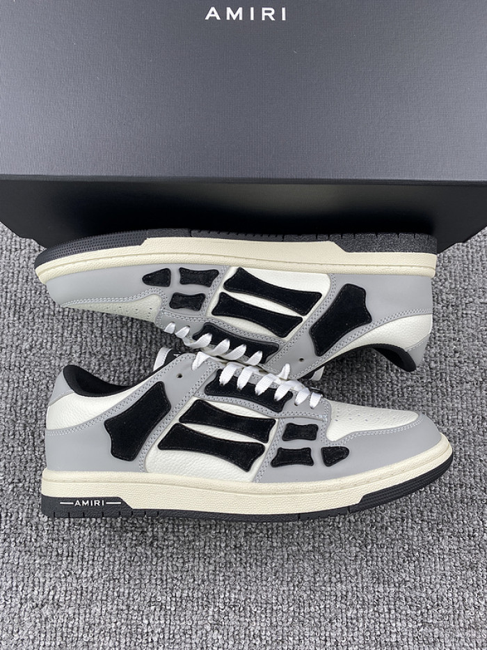 AR1M1 Low-Top Sneaker