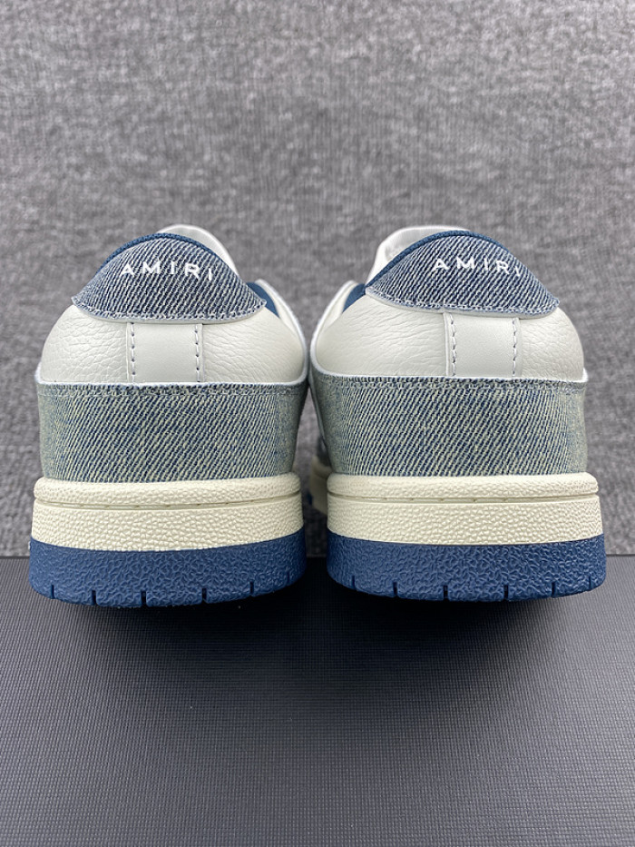 AR1M1 Low-Top Sneaker