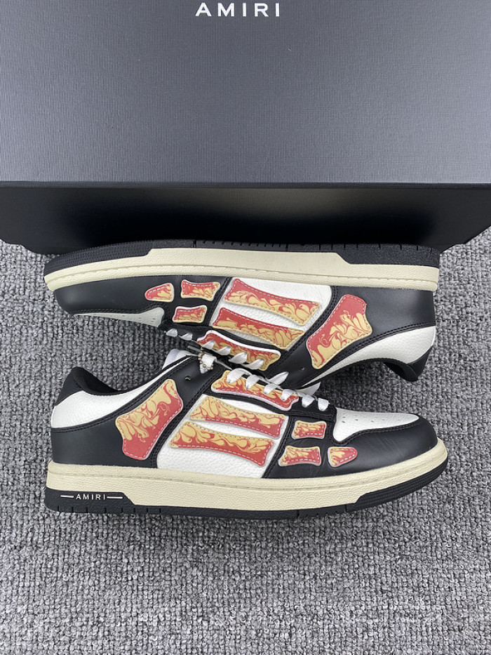 AR1M1 Low-Top Sneaker