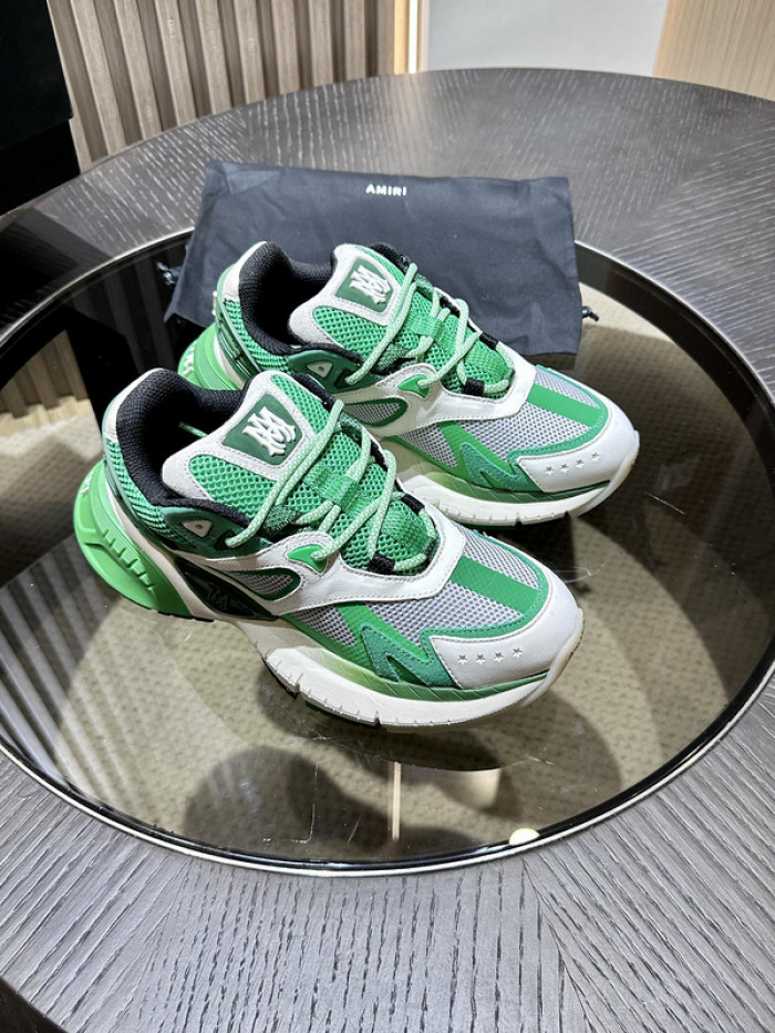 AR1M1 Low-Top Sneaker
