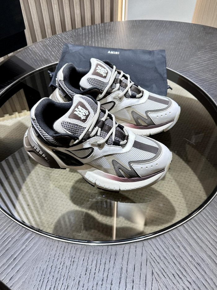AR1M1 Low-Top Sneaker