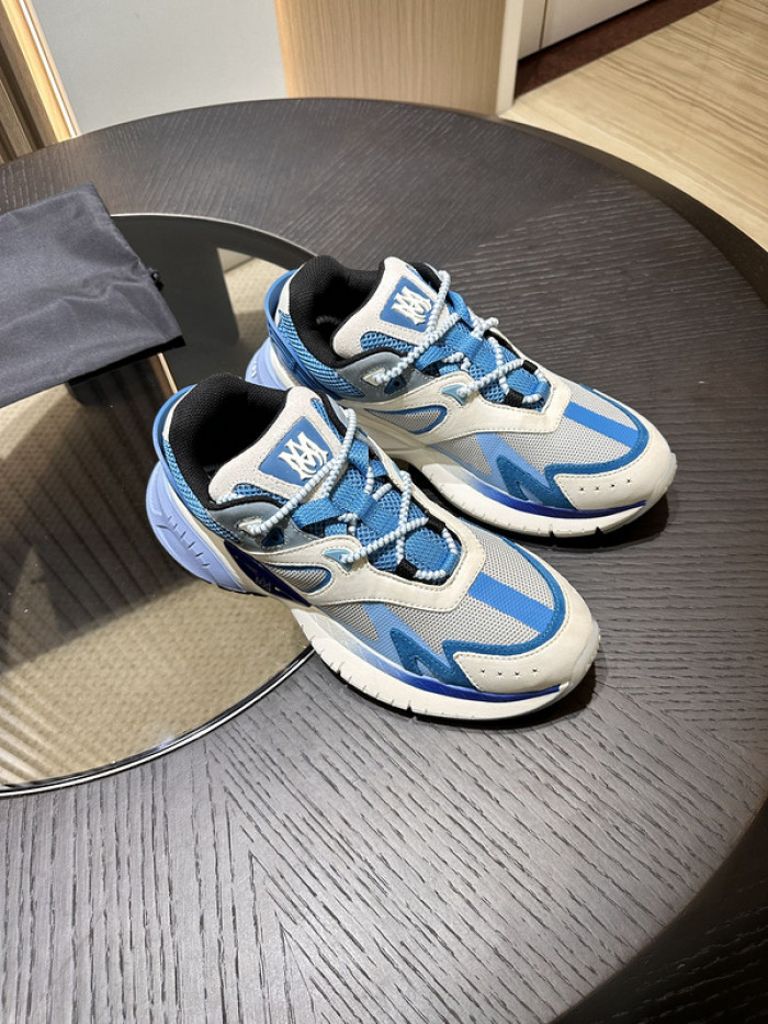 AR1M1 Low-Top Sneaker