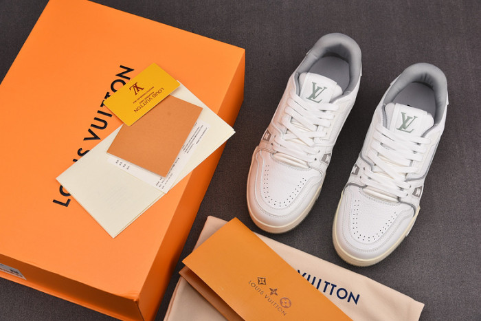LV TRAINER SNEAKER LOW