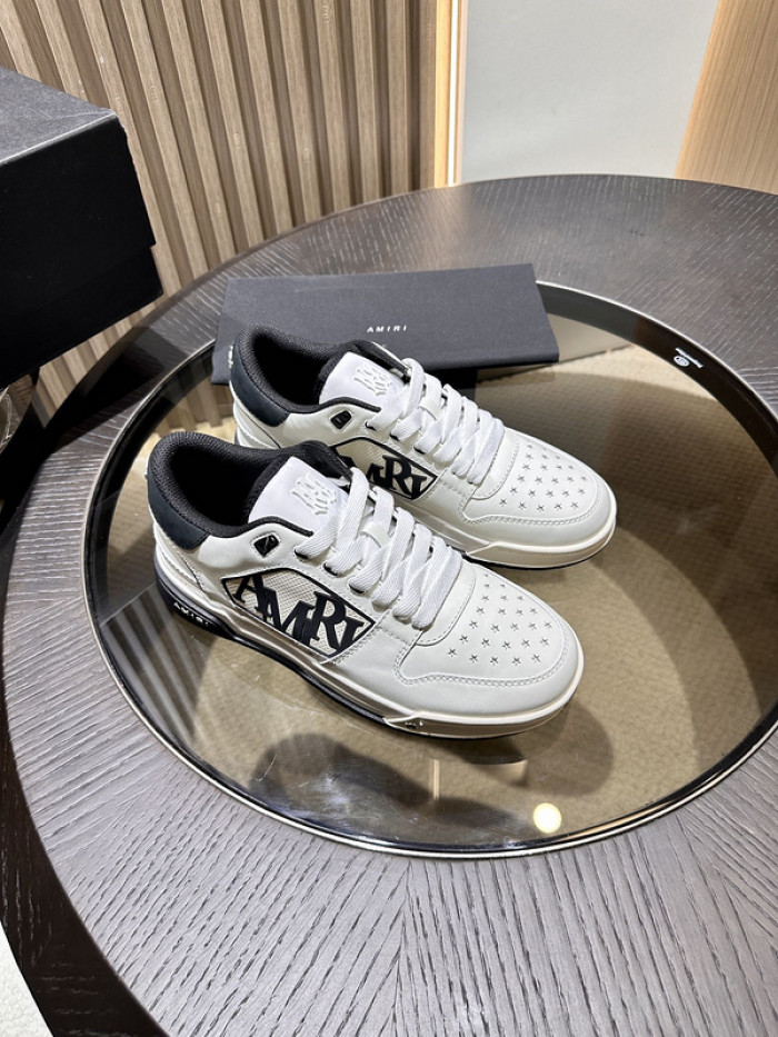 AR1M1 Low-Top Sneaker
