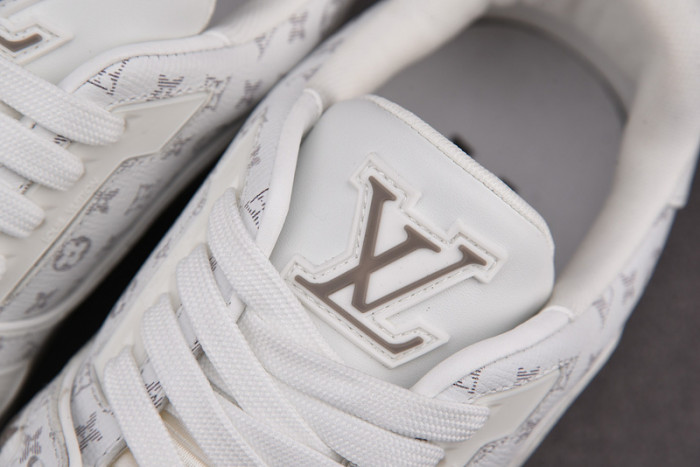 LV TRAINER SNEAKER LOW