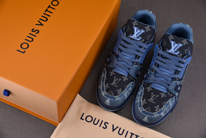 LV TRAINER SNEAKER 2406205