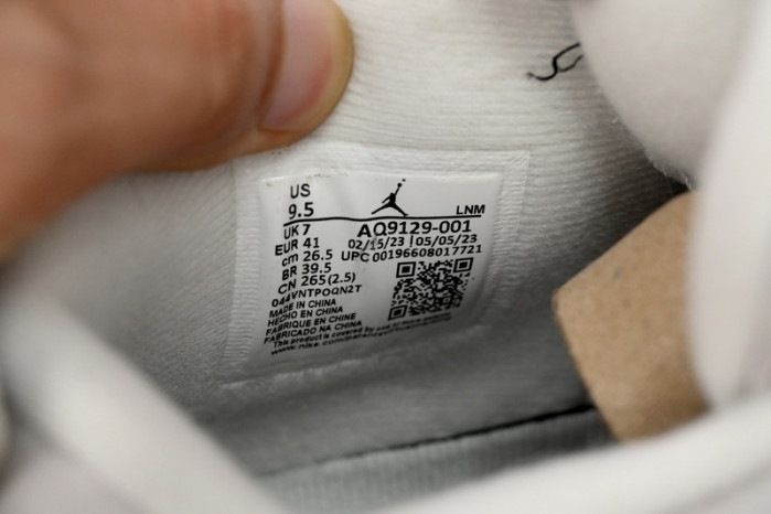 Air Jordan 4 WMNS “Frozen Moments” AQ9129-001