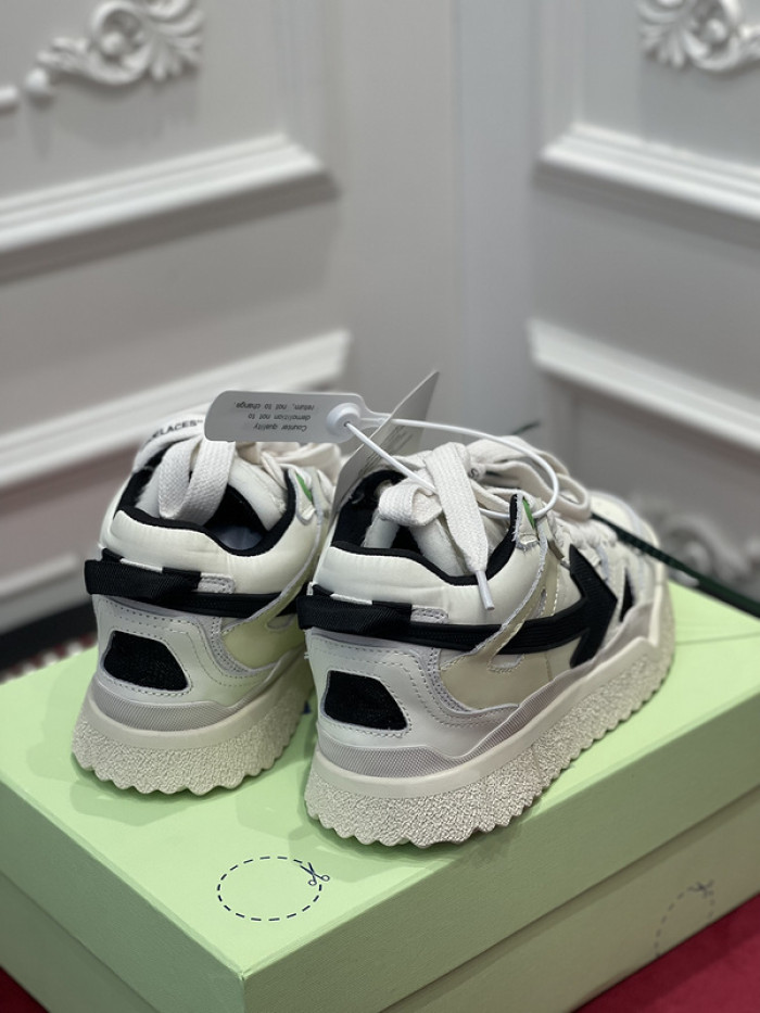 OFF-WHITE SNEAKER