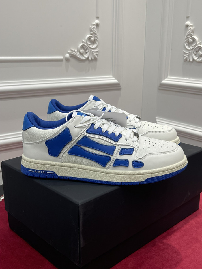 AR1M1 Low-Top Sneaker
