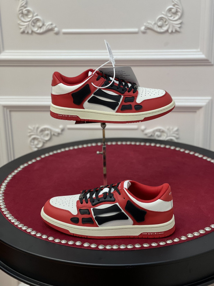 AR1M1 Low-Top Sneaker