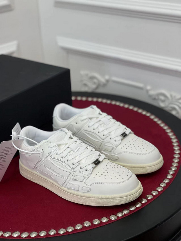 AR1M1 Low-Top Sneaker