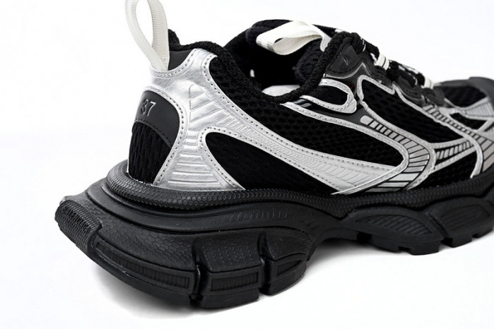 BLCG 3XL SNEAKER 734733 W2RB5 0218