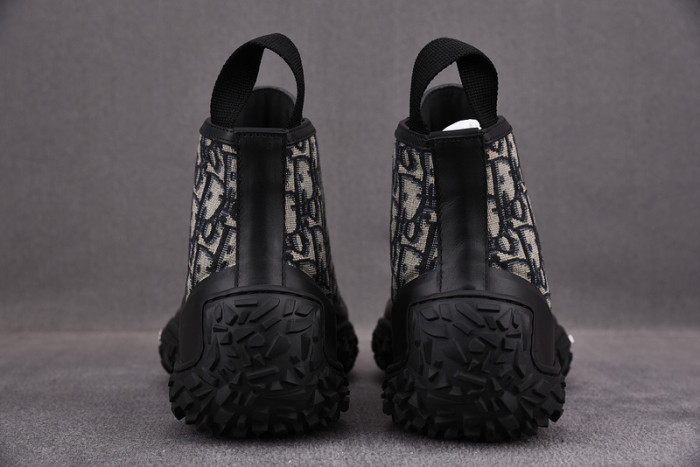 DR B28 Sneakers