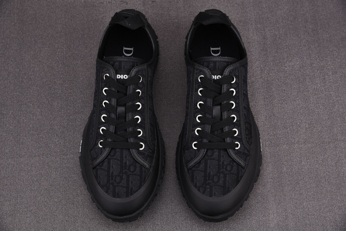 DR B28 Sneakers