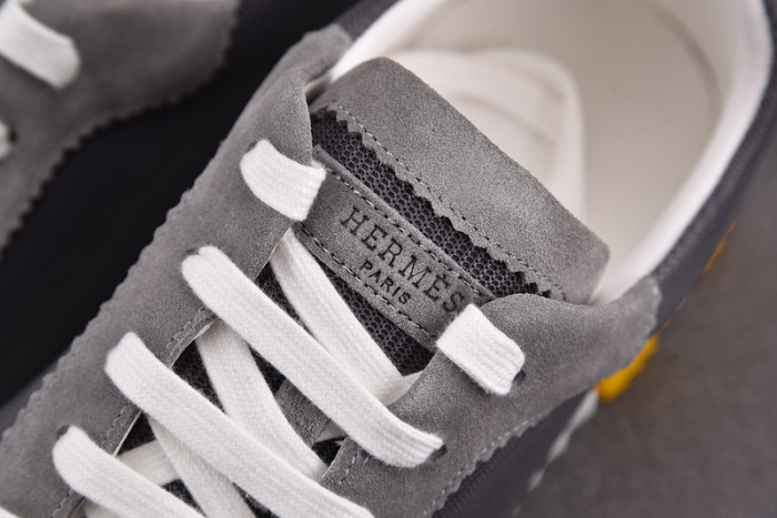 H**mes bouncing sneaker