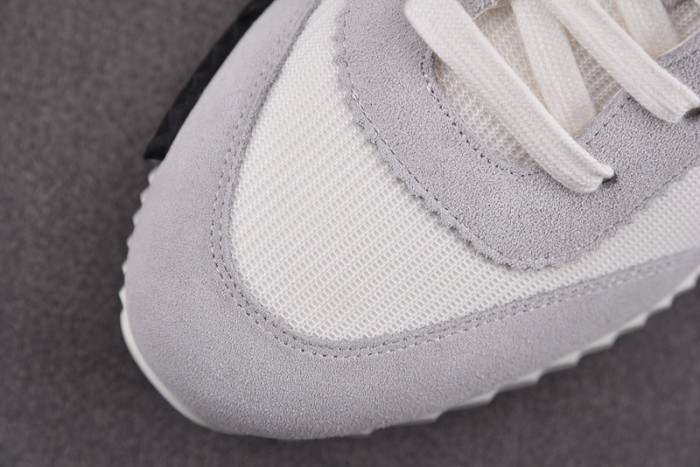 H**mes bouncing sneaker