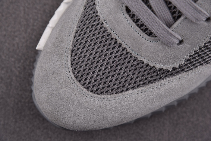 H**mes bouncing sneaker