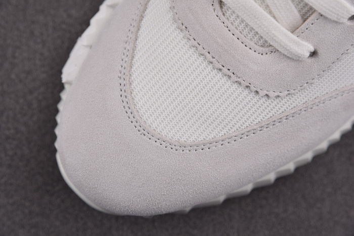 H**mes bouncing sneaker
