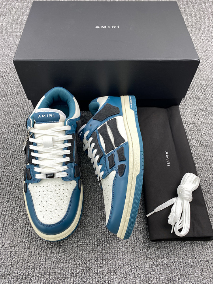 AR1M1 Low-Top Sneaker