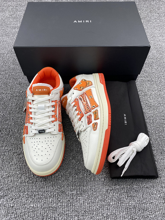 AR1M1 Low-Top Sneaker