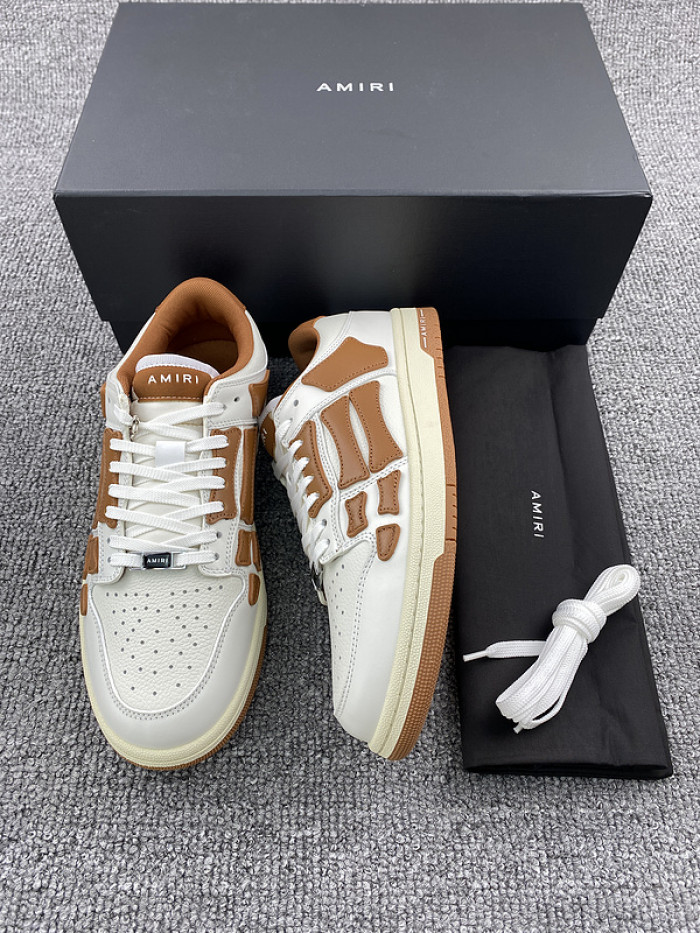 AR1M1 Low-Top Sneaker