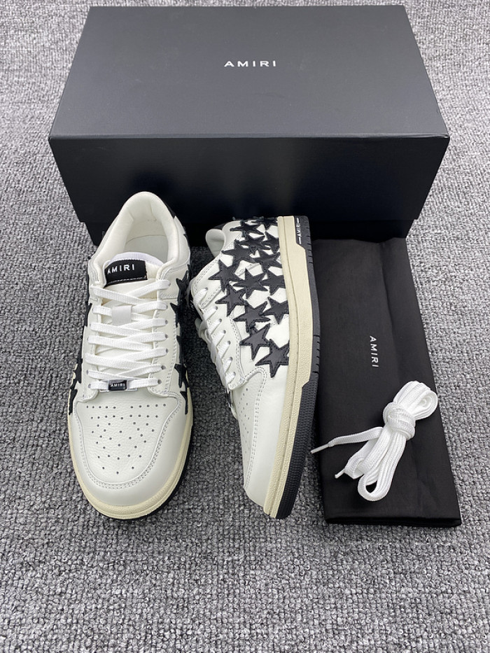 AR1M1 Low-Top Sneaker