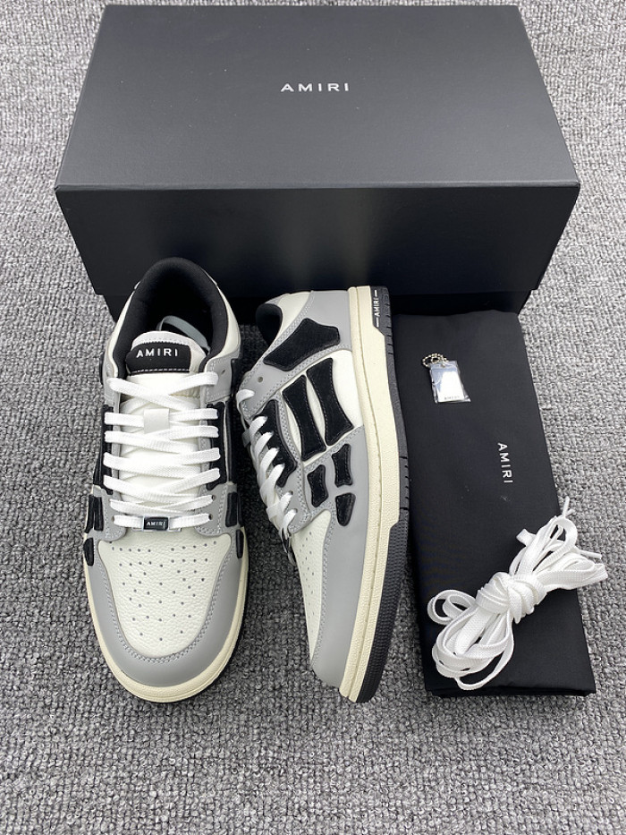 AR1M1 Low-Top Sneaker