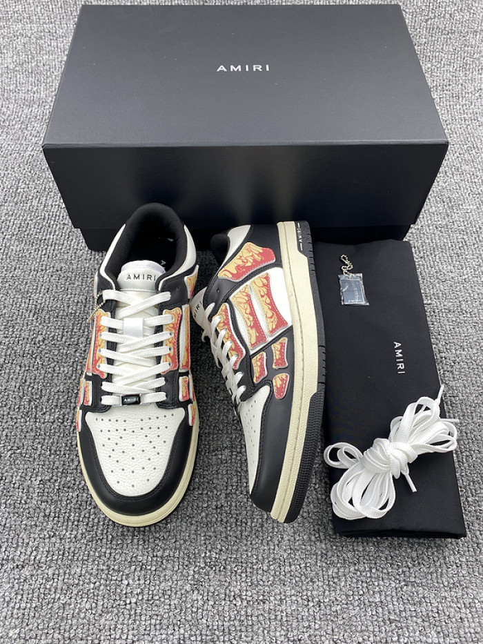 AR1M1 Low-Top Sneaker