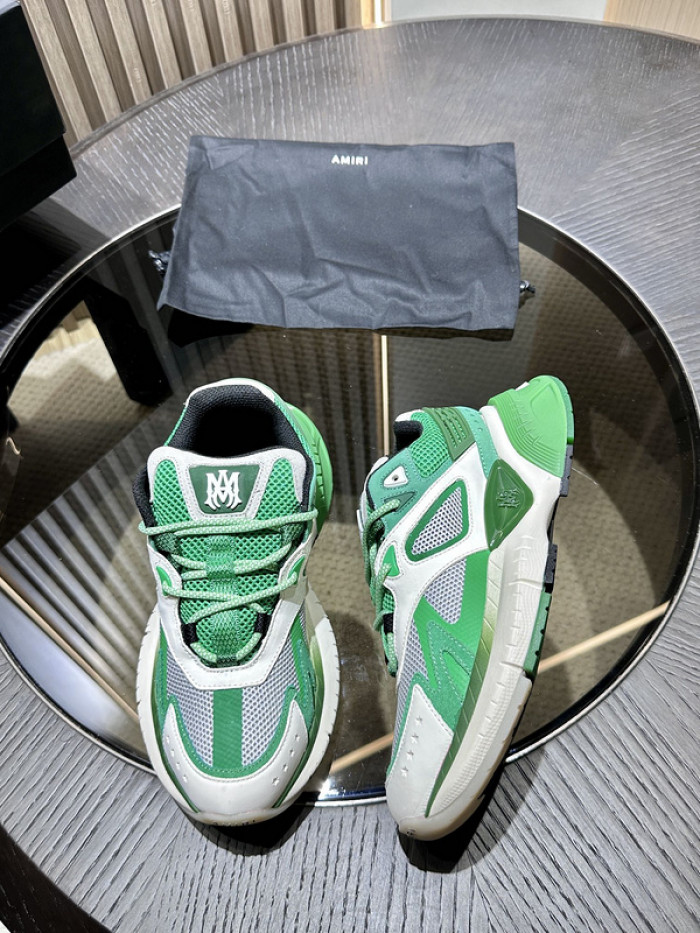 AR1M1 Low-Top Sneaker