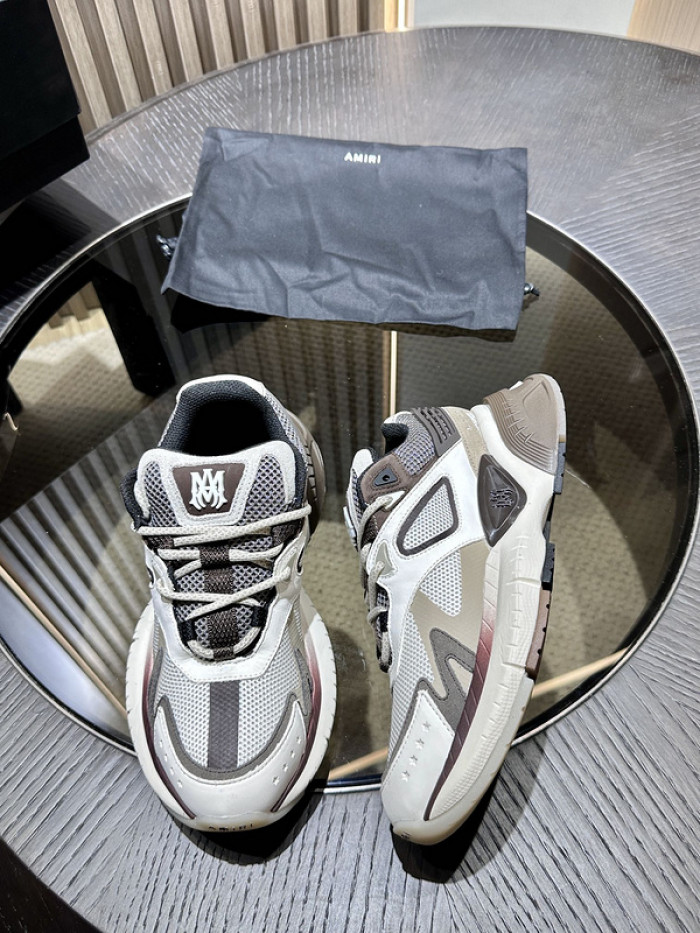 AR1M1 Low-Top Sneaker