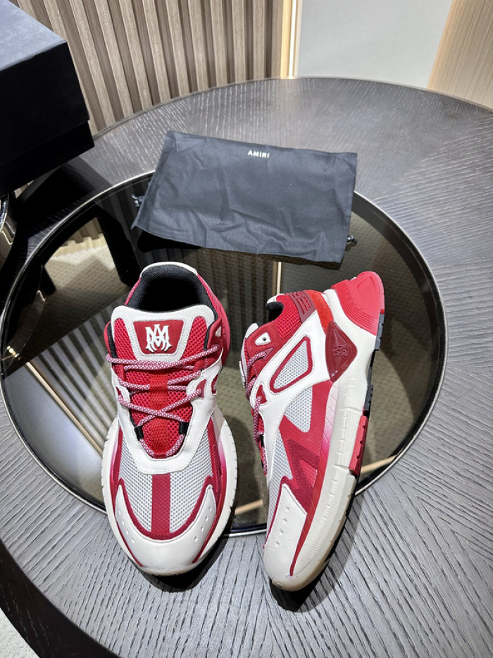 AR1M1 Low-Top Sneaker