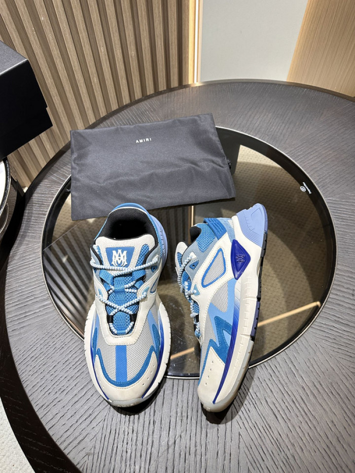 AR1M1 Low-Top Sneaker