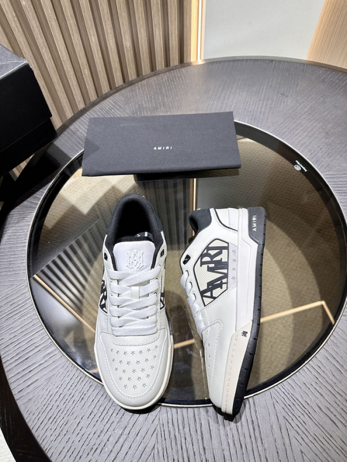 AR1M1 Low-Top Sneaker
