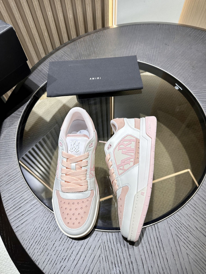 AR1M1 Low-Top Sneaker