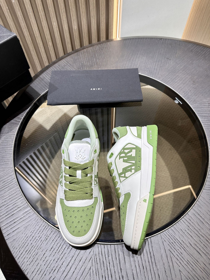 AR1M1 Low-Top Sneaker