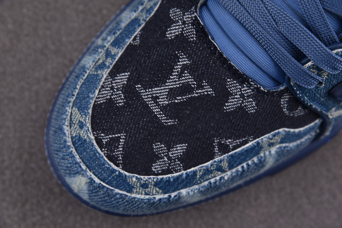LV TRAINER SNEAKER 2406205